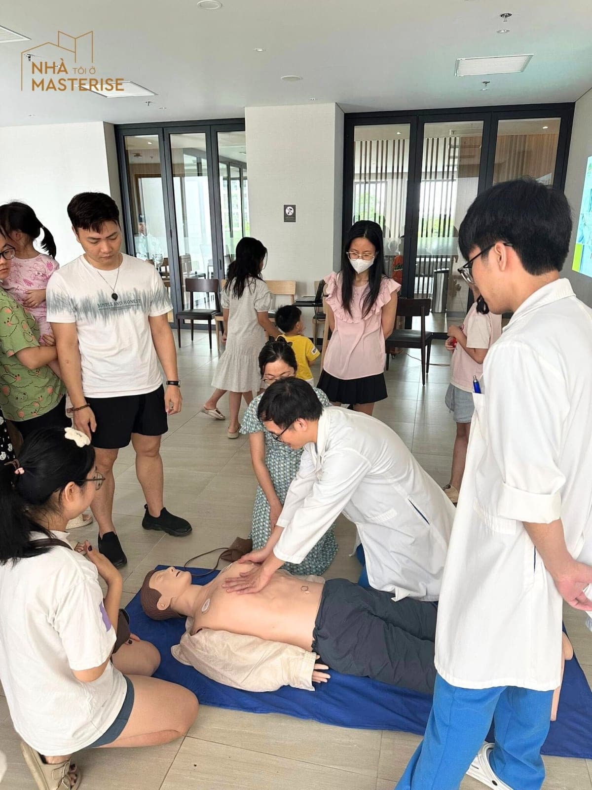 TRANG BỊ KỸ NĂNG VÀNG: CƯ DÂN NHÍ MASTERI WEST HEIGHTS TỰ TIN TRỞ THÀNH "ANH HÙNG SƠ CỨU"